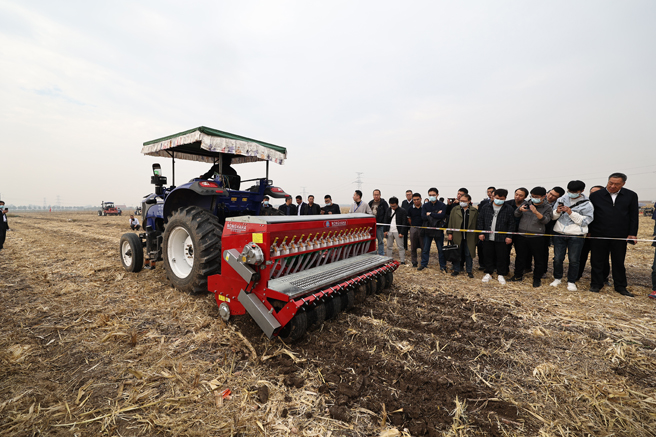 先正达集团中国召开冬小麦保护性耕作技术培训及演示会